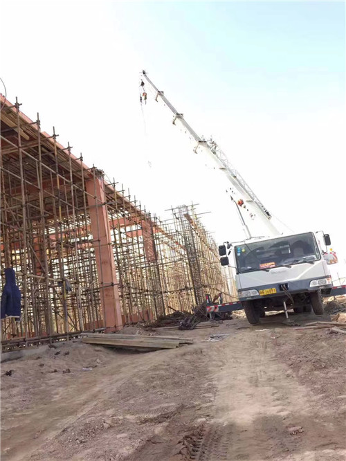 凤凰县吊车作业的安全注意事项有哪些？