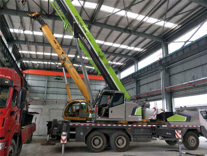 凤凰县高空车出租需要注意哪些安全事项？