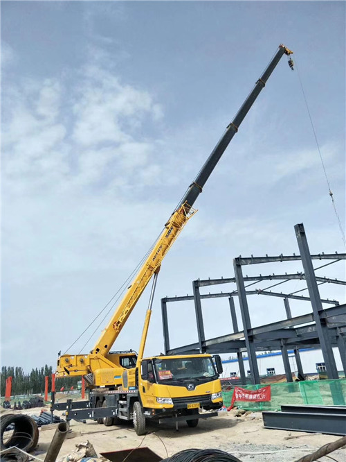 凤凰县超高层建筑钢结构吊装案例